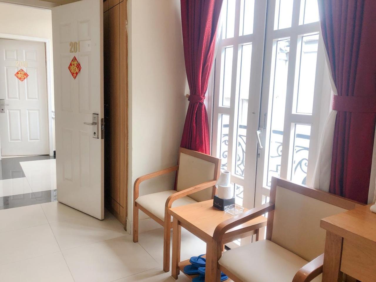 Royal Hotel Хошимин Экстерьер фото
