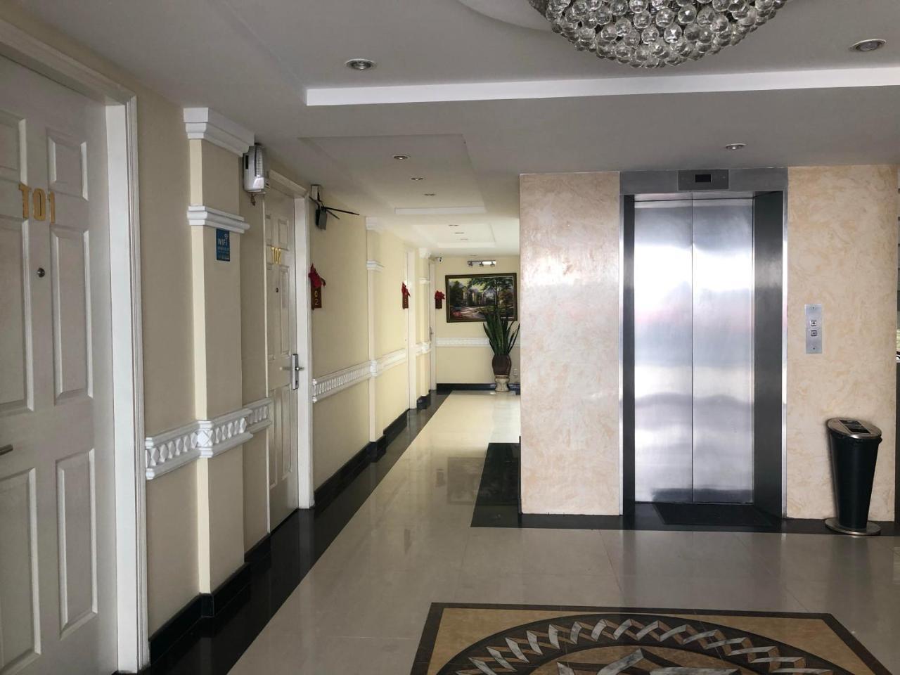 Royal Hotel Хошимин Экстерьер фото